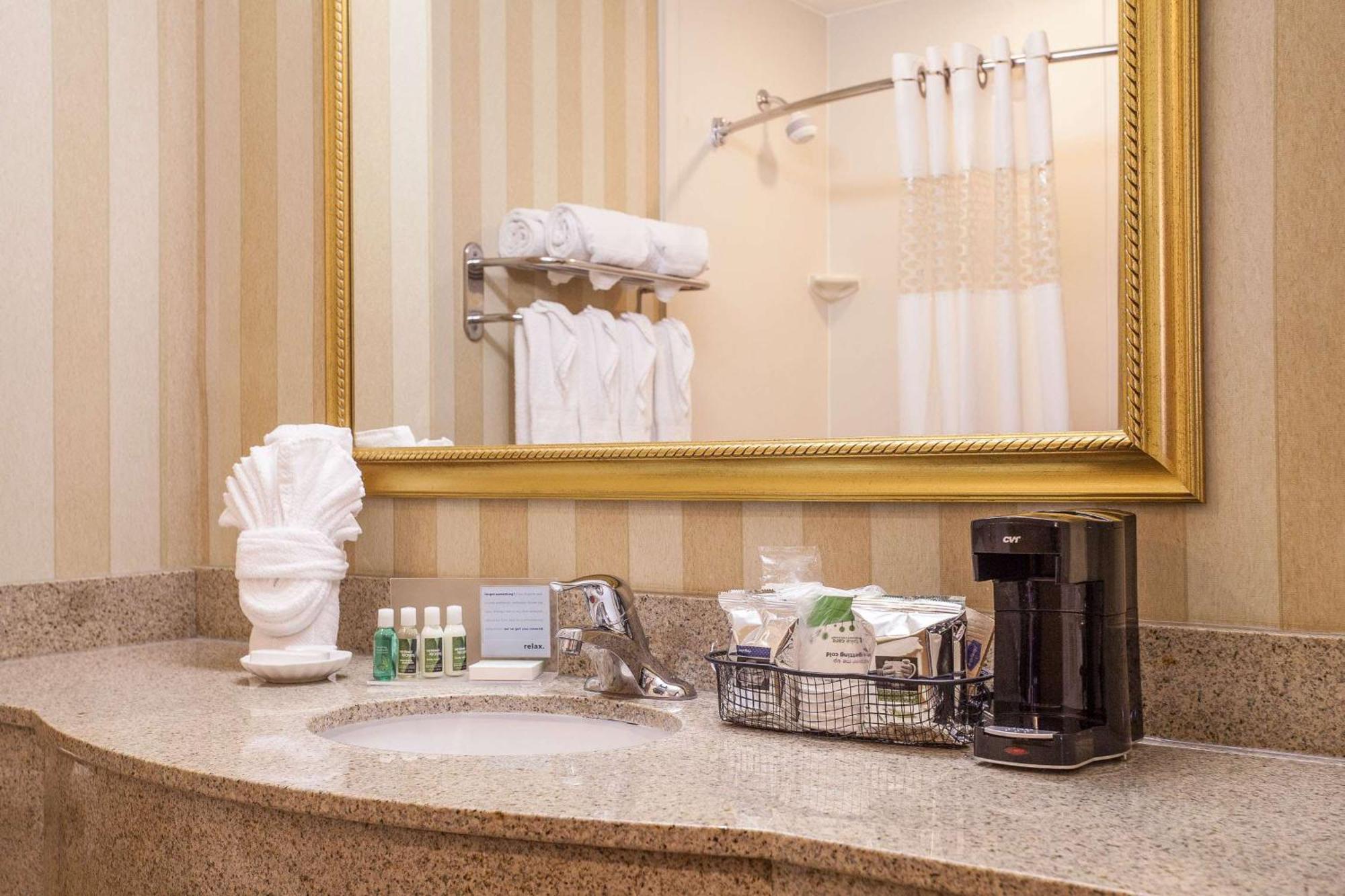 Hampton Inn & Suites Addison Dış mekan fotoğraf