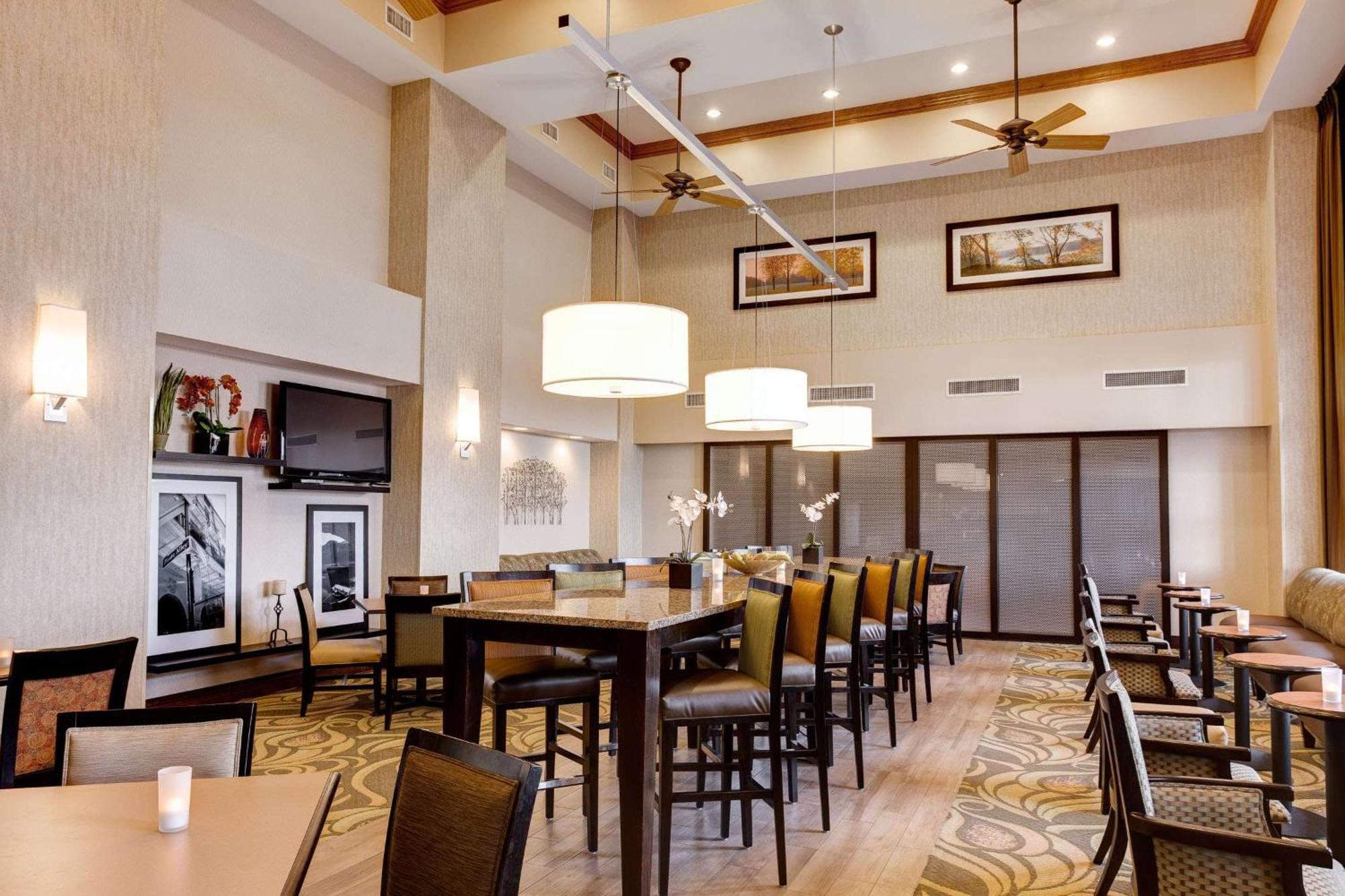 Hampton Inn & Suites Addison Dış mekan fotoğraf